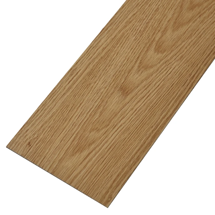 PVC flísar á gólfi
