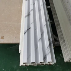 Riflaðir WPC veggplötur Klæðning